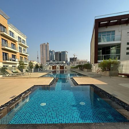 Sophisticated 1Br Apartment In Oxford Residence Dubai Exterior foto